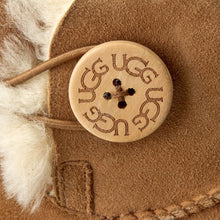 Load image into Gallery viewer, UGG W Mini Bailey Button II
