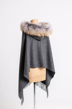 Load image into Gallery viewer, 50481 Runa woolen shawl with hood
