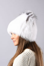 Load image into Gallery viewer, Knitted Hat “Kitty” with Fox White
